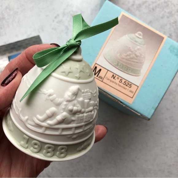 Lladro Vintage 1988 Porcelain Bell Ornament Santa And Sleigh - Picture 4 of 7